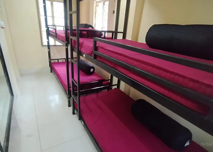 Roamers Inn Backpackers Hostel