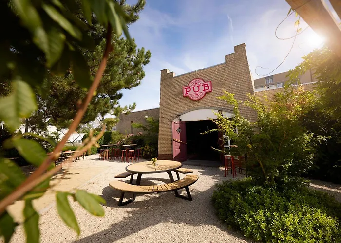 Carlton Oasis Hotel