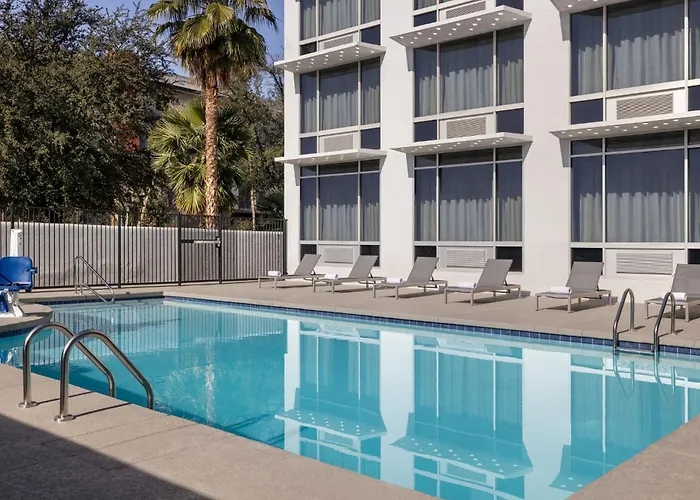 Holiday Inn Express & Suites Phoenix - Midtown, An Ihg Hotel