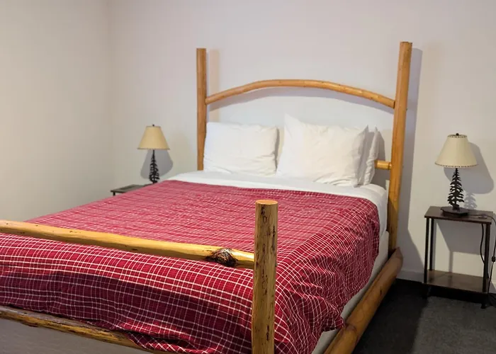 Twin Peaks Hotel Cabins