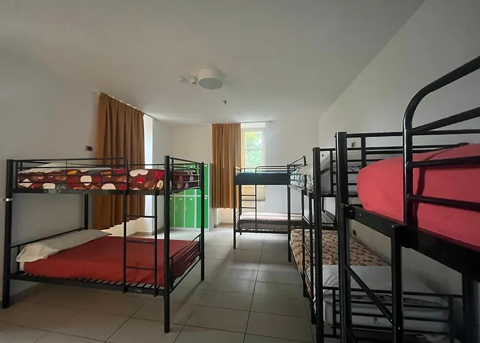 Seven Hostel & Rooms