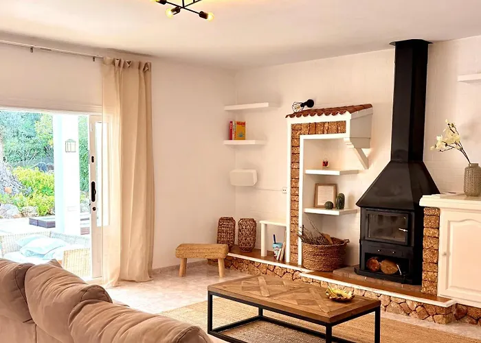 8 Person Ibiza Villa With Private Pool - Walk To Amnesia & Unvrs! - Can Rafa