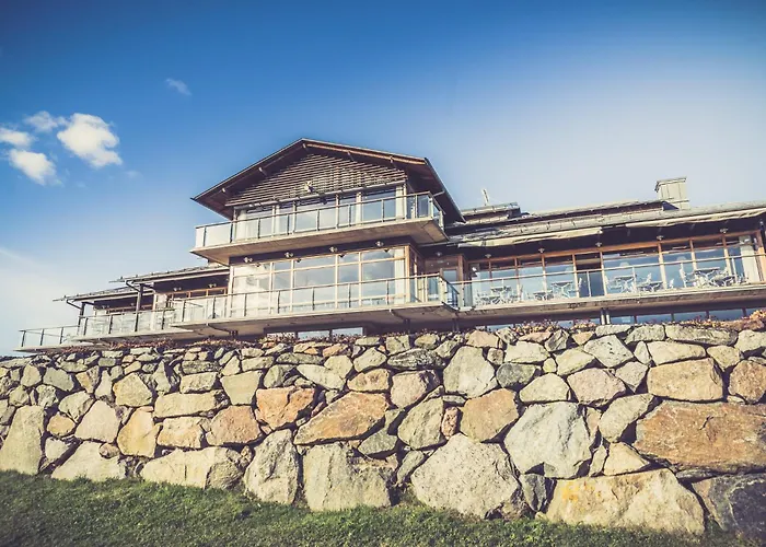Hills Lodge At Hills Golf And Sports Club