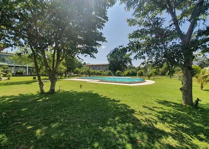 Tabbowa Lake Resort
