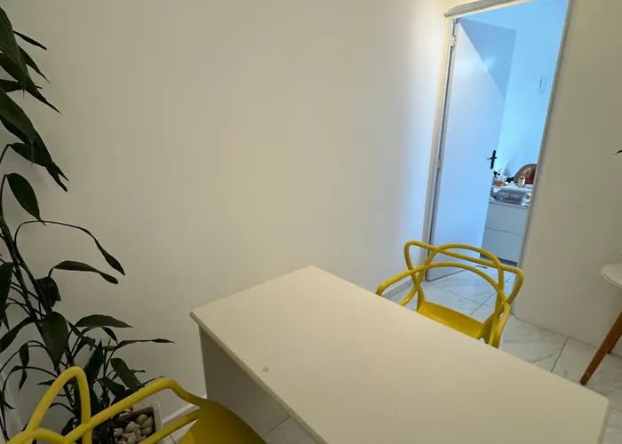 Quarto sem Cama só colchão, Ar Condicionado, Wi-Fi, Banheiro