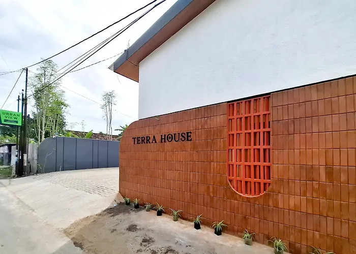 Urbanview Terra Hotel Syariah Near Stasiun Sragen By Reddoorz