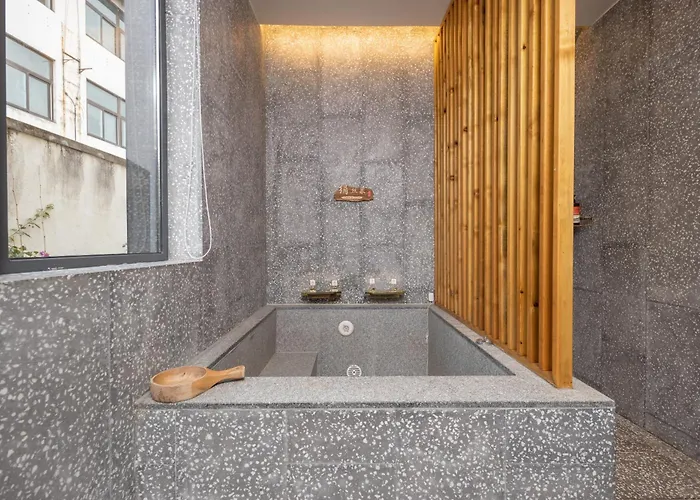 Huazhu Luxury Wuzhen Mushe Shiguang Hot Spring B&B