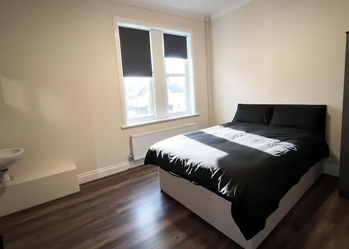 Atherley House - Winter Sale! Spacious Self Catered Rooms