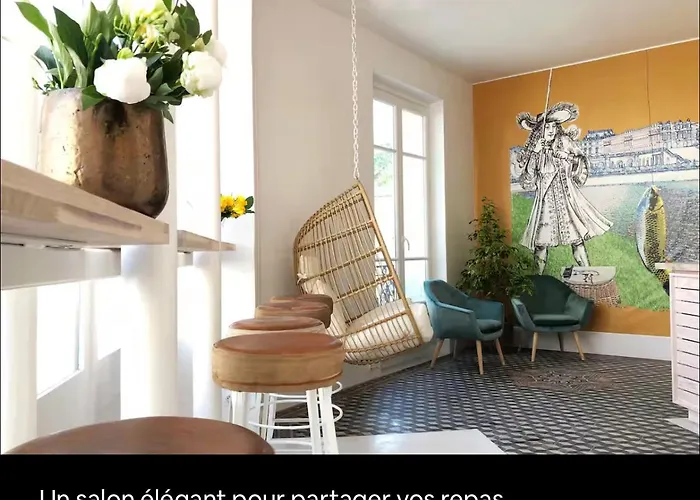 Versailles Marie Antoinette Mini Residence