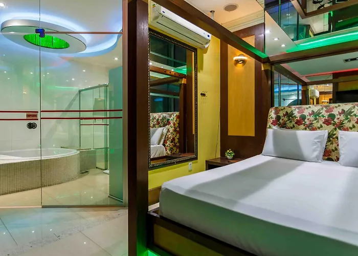 Status Motel
