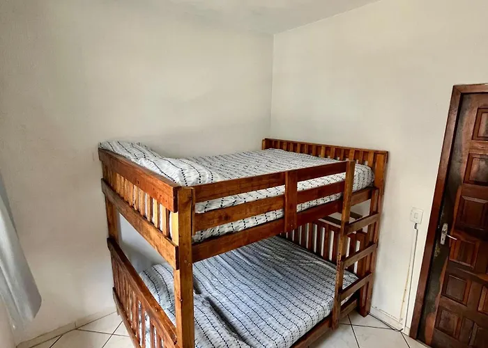 Quarto privativo CASAL duplo em hostel pe na areia- BC