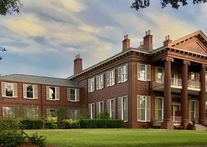 Magnolia Hall - Henderson Suite - King Suite