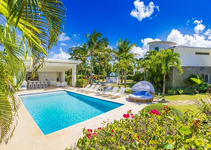 Villa Desiree - Luxury Golf-Course Villa With Pool, Bbq, Playground & Maid