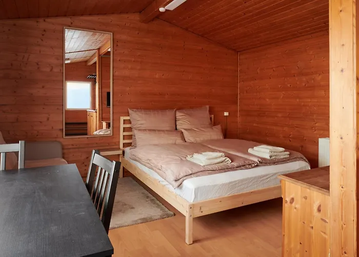 Onebnb Gaestehaus Mit Terrasse Naehe Ber Flughafen Adlershof Wista Treptow