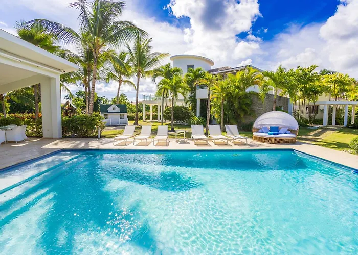 Villa Desiree - Luxury Golf-Course Villa With Pool, Bbq, Playground & Maid