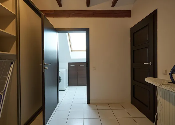 Bright 4 Bedroom House With Living Room, Work Place & Garden Warsaw