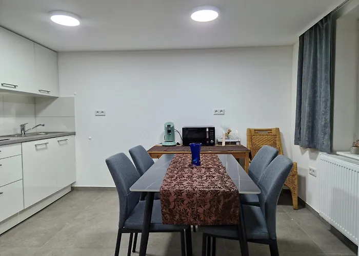 Dreibettzimmer mit Gemeinschaftsbad und Küche Großenbach