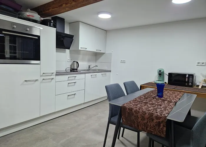 Dreibettzimmer mit Gemeinschaftsbad und Küche Großenbach