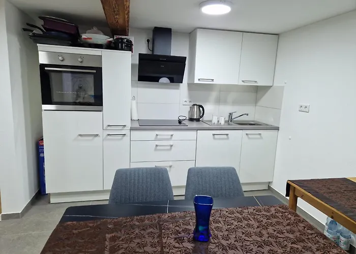 Dreibettzimmer mit Gemeinschaftsbad und Küche Großenbach