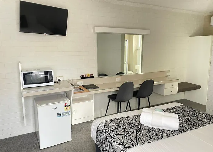 Coastal Bay Motel