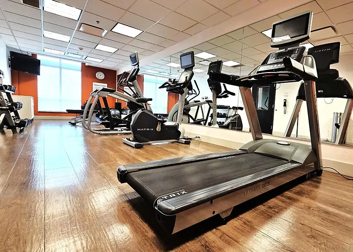 Holiday Inn Express & Suites Overland Park By Ihg