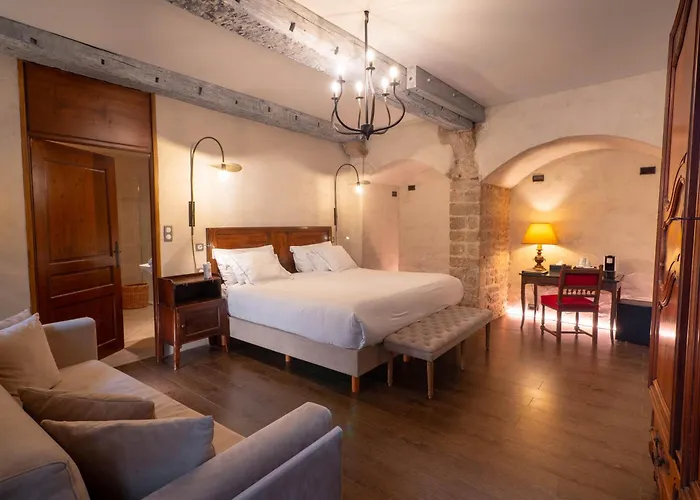 Les Remparts Hotels Et Demeures Historiques