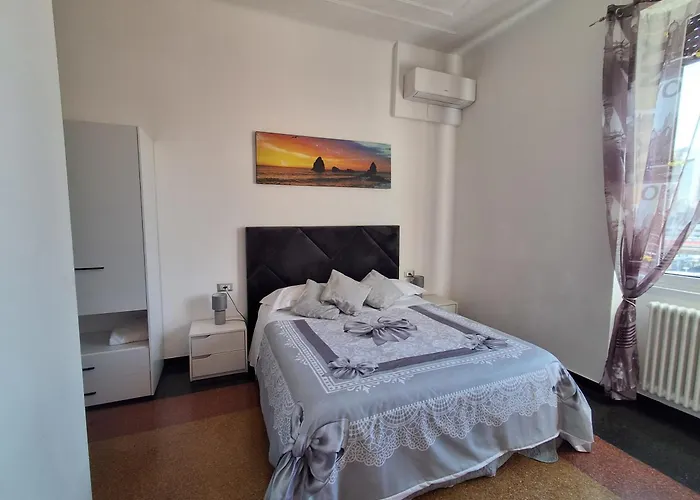 La Lanterna Di Angelo Rent Rooms And Apartments Free Parking On The Street Front