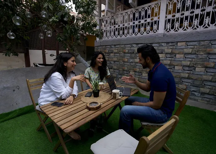 Gosolo Stays Bandra Hostel
