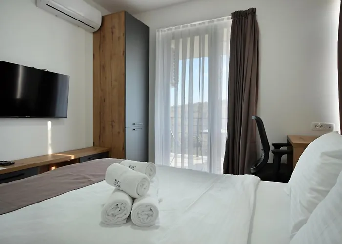 Lakeview Apartments