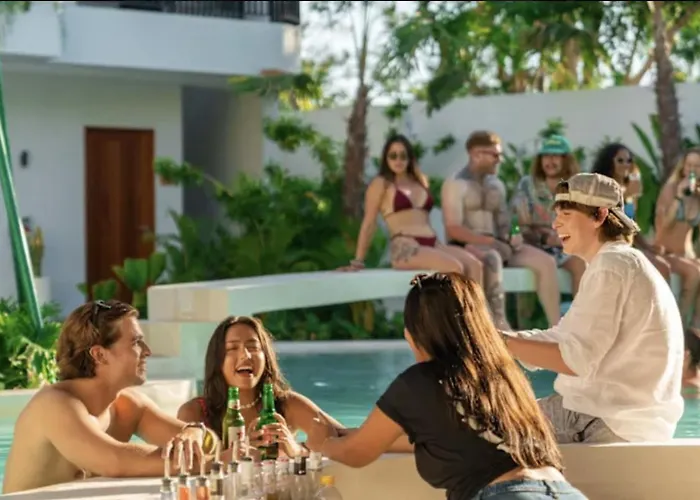 Lay Day Party And Surf Hostel Uluwatu