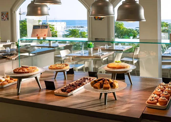 Alexandra B&B & Brunch -Beach Front Parking Included