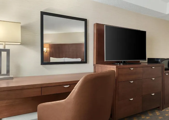 Holiday Inn Oakville Centre By Ihg
