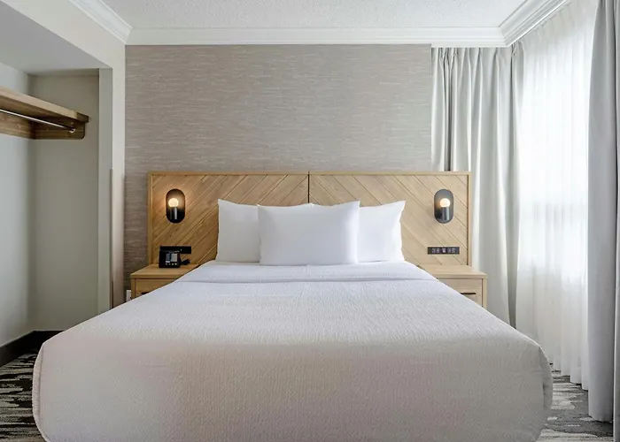 Sandman Signature Mississauga Hotel