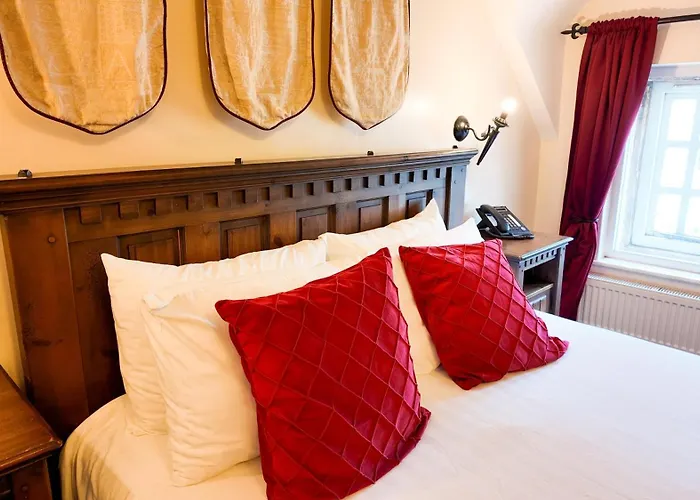 Santo'S Higham Farm Hotel