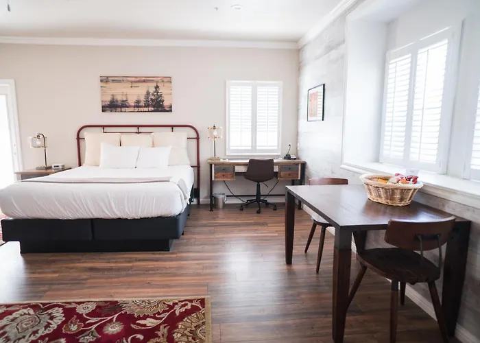 Grass Valley Courtyard Suites