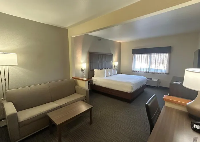 Best Western Plus Paper Valley Hotel
