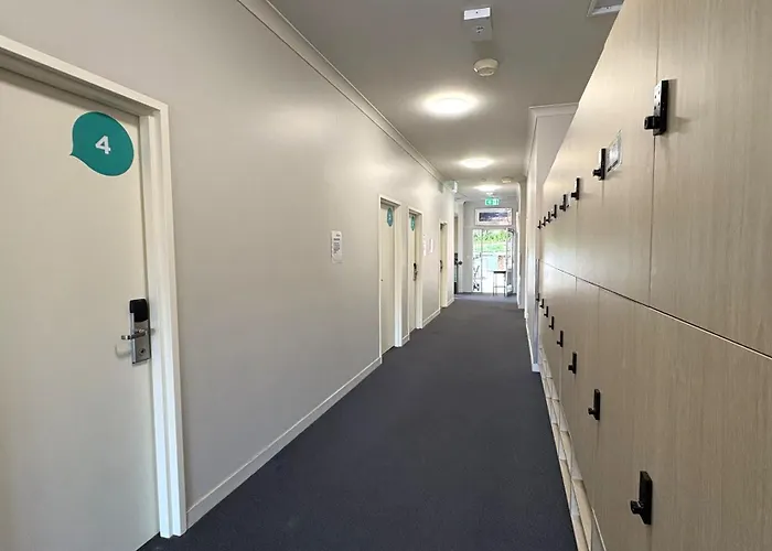 Global Backpackers Youth Hostel