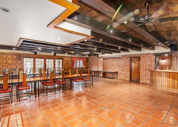 The Honest Lawyer, An Ascend Collection Hotel