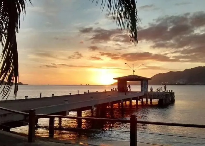 Vilarejo Da Praia Do Pereque Ilhabela