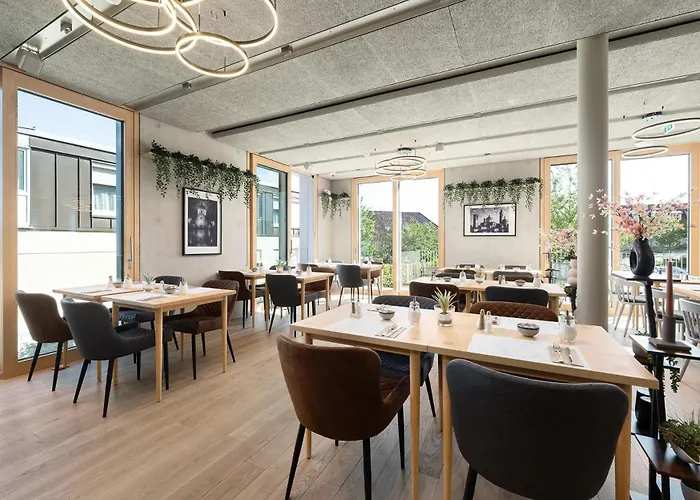 Hotel Bergamo Modern&zentral in Ludwigsburg Klimaanlage 3 Min zum Schloss WLAN Frühstück optional besonderes nachhaltiges Stadthotel in moderner Holzbauweise