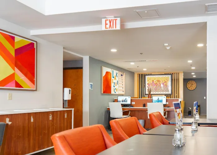 Holiday Inn Express Hotel & Suites Lake Zurich-Barrington By Ihg