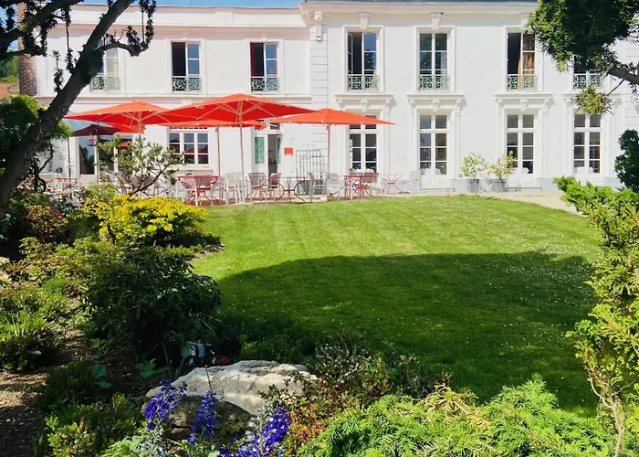 Logis Hotel & Restaurant Chateau De La Marjolaine