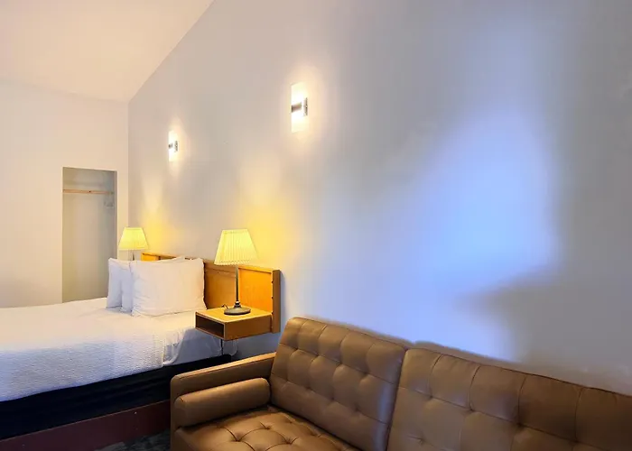 Sunshine Lodge Inn