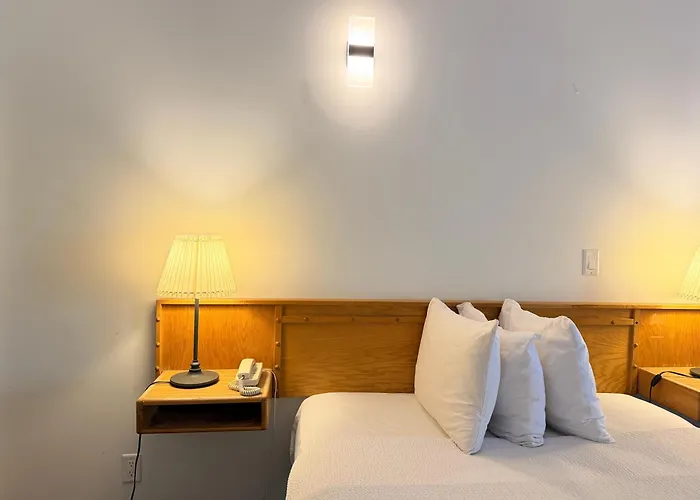Sunshine Lodge Inn