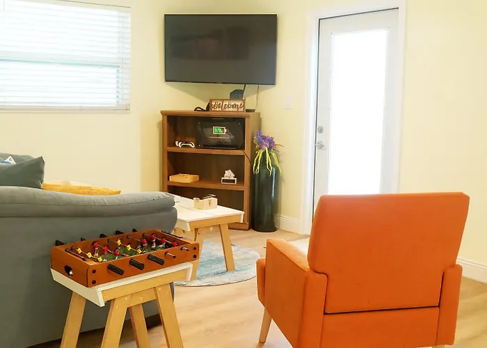 Family, Couples Retreat Near Airport, Cruise Port & Beaches