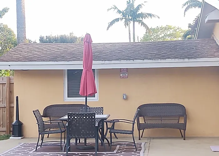 Family, Couples Retreat Near Airport, Cruise Port & Beaches