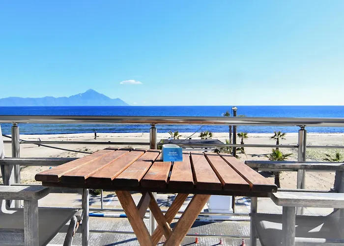 Cocoon Hotel-Beach Bar