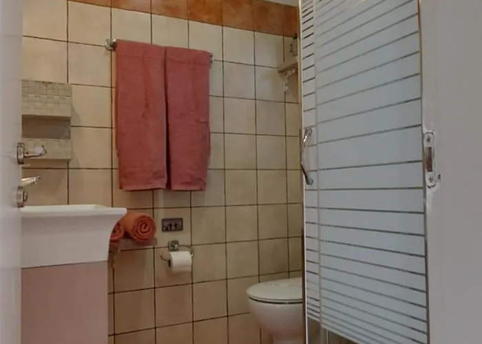 Tsaner Apartment And Rooms