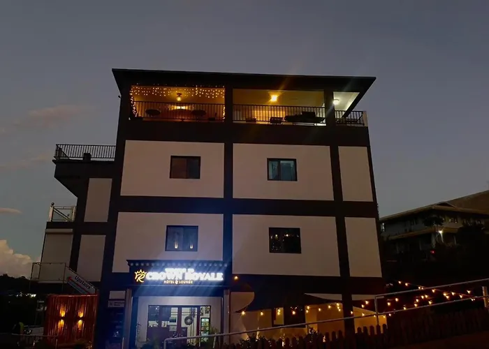Crown Royale Hotel & Lounge