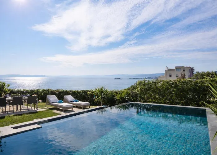 Enjoyer - Seafront Apartment With Private Heated Pool And Terrace